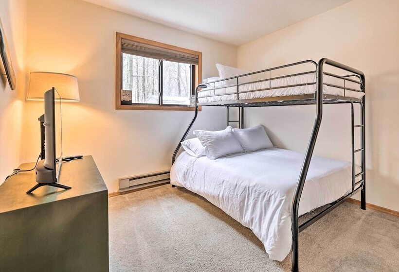 Walk To Arrowhead Lake: Cabin W/ Private Hot Tub!