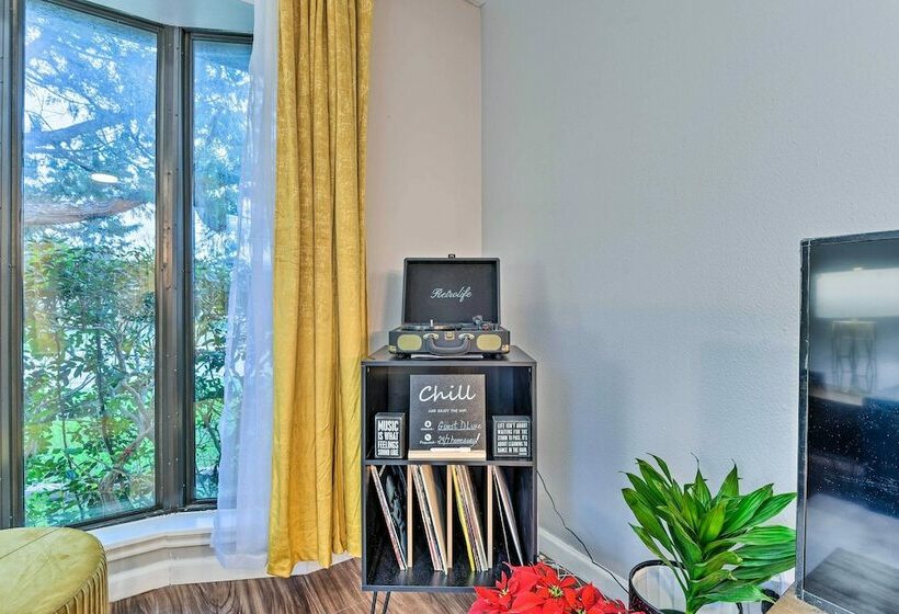 Chic Dallas Home ~ 9 Mi To Downtown