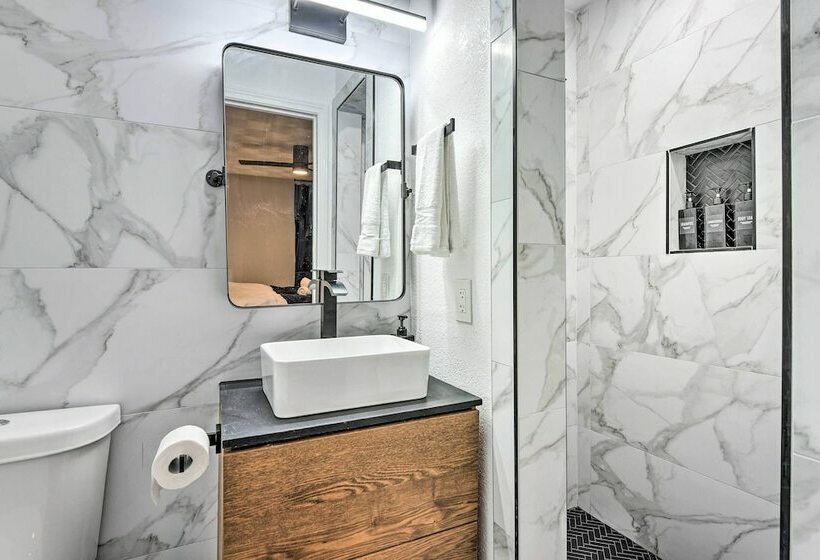 Chic Dallas Home ~ 9 Mi To Downtown