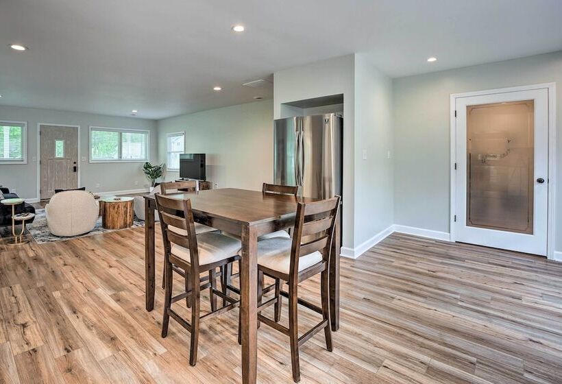 Chic Watervliet Digs Walk To Paw Paw Lake!