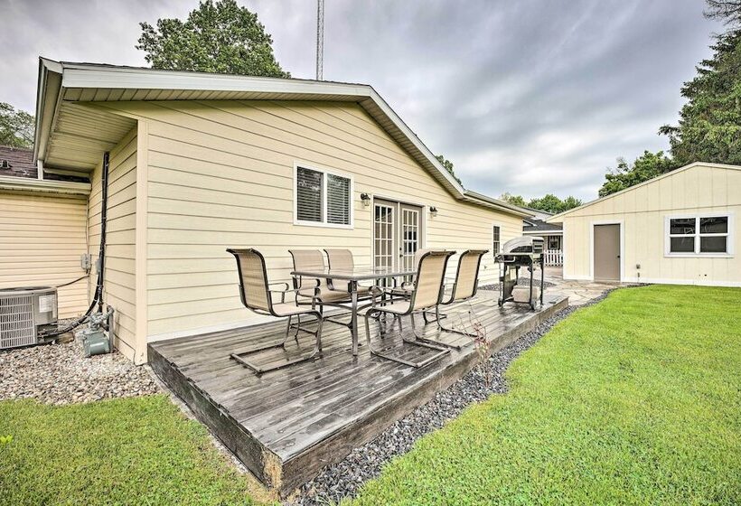 Chic Watervliet Digs Walk To Paw Paw Lake!