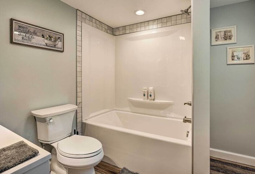 Chic Watervliet Digs Walk To Paw Paw Lake!