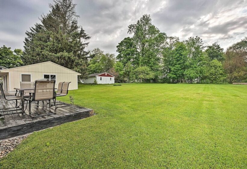 Chic Watervliet Digs Walk To Paw Paw Lake!