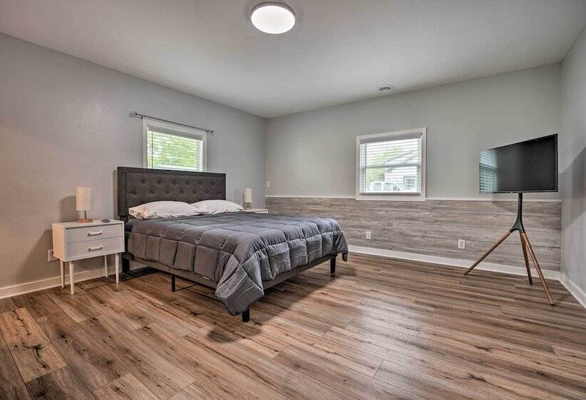 Chic Watervliet Digs Walk To Paw Paw Lake!