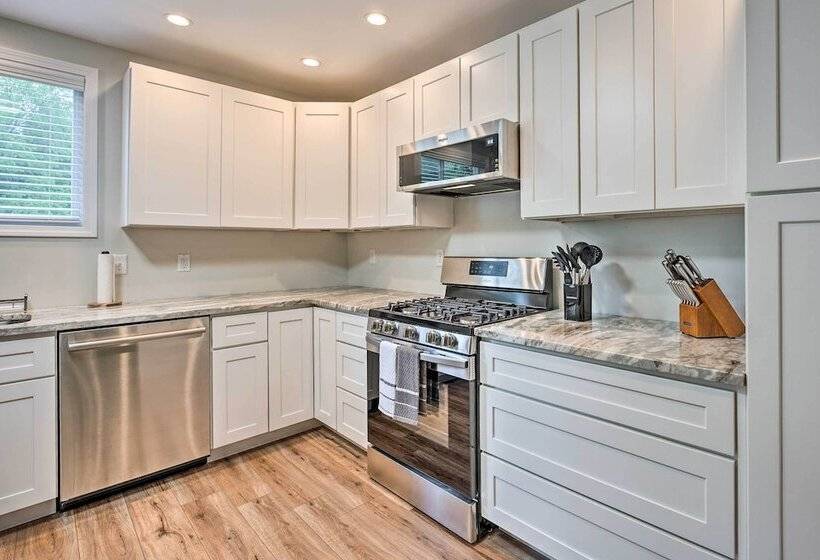 Chic Watervliet Digs Walk To Paw Paw Lake!