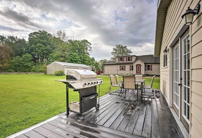 Chic Watervliet Digs Walk To Paw Paw Lake!