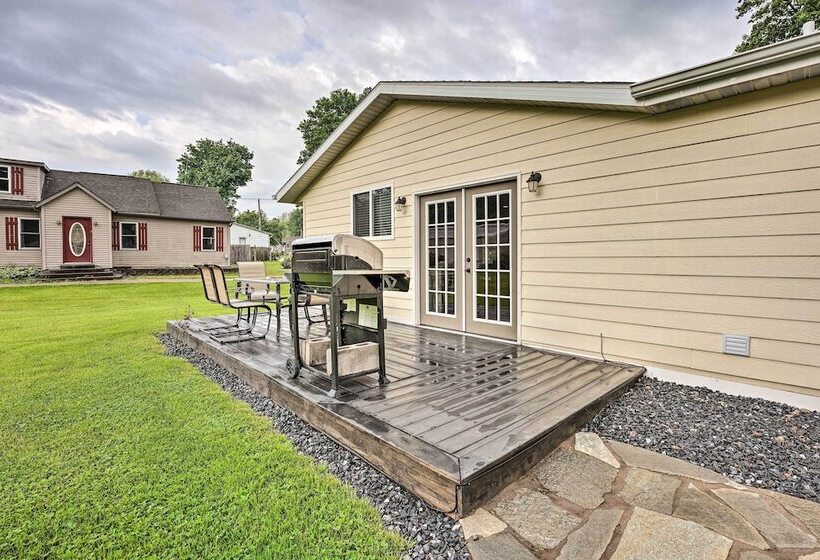 Chic Watervliet Digs Walk To Paw Paw Lake!