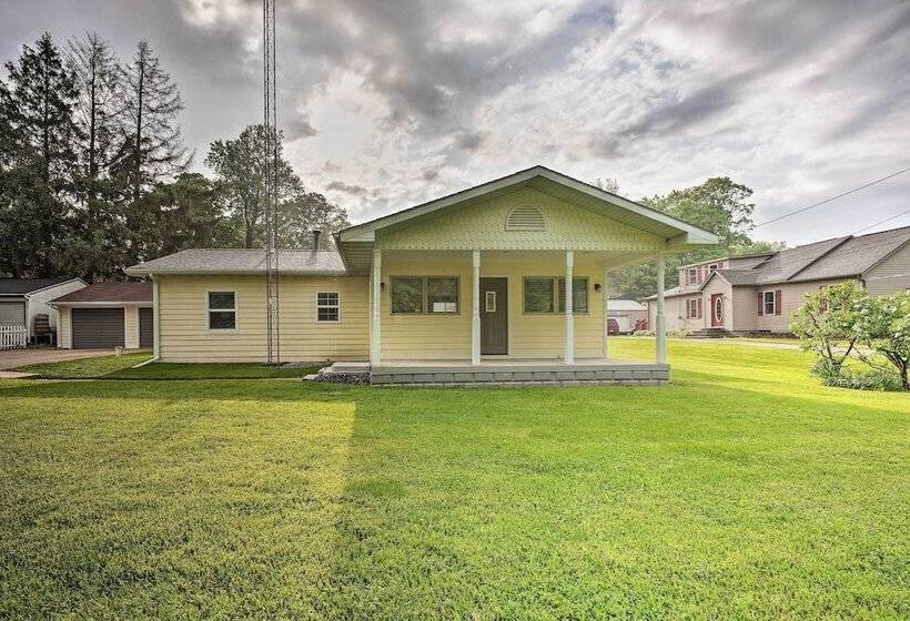 Chic Watervliet Digs Walk To Paw Paw Lake!