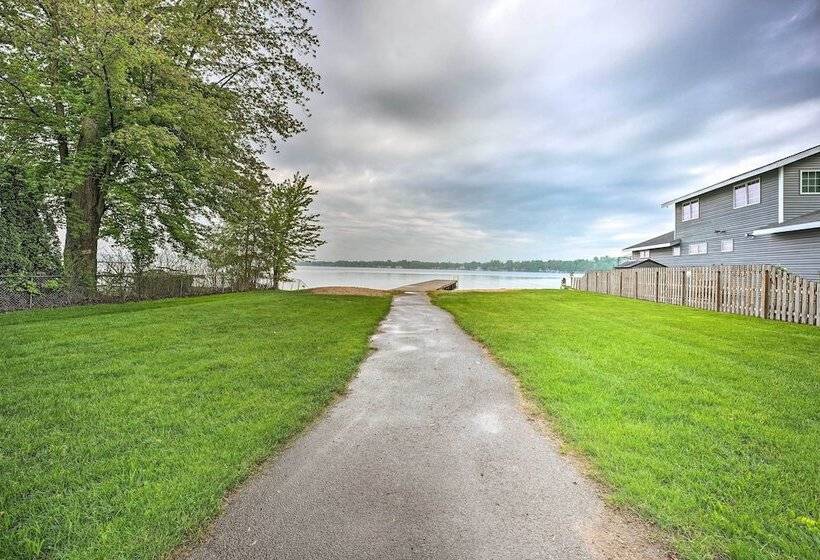 Chic Watervliet Digs Walk To Paw Paw Lake!