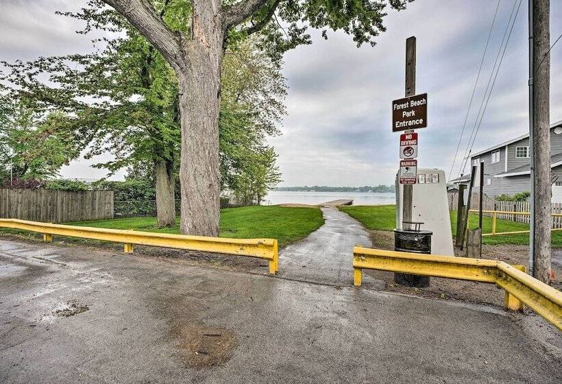 Chic Watervliet Digs Walk To Paw Paw Lake!