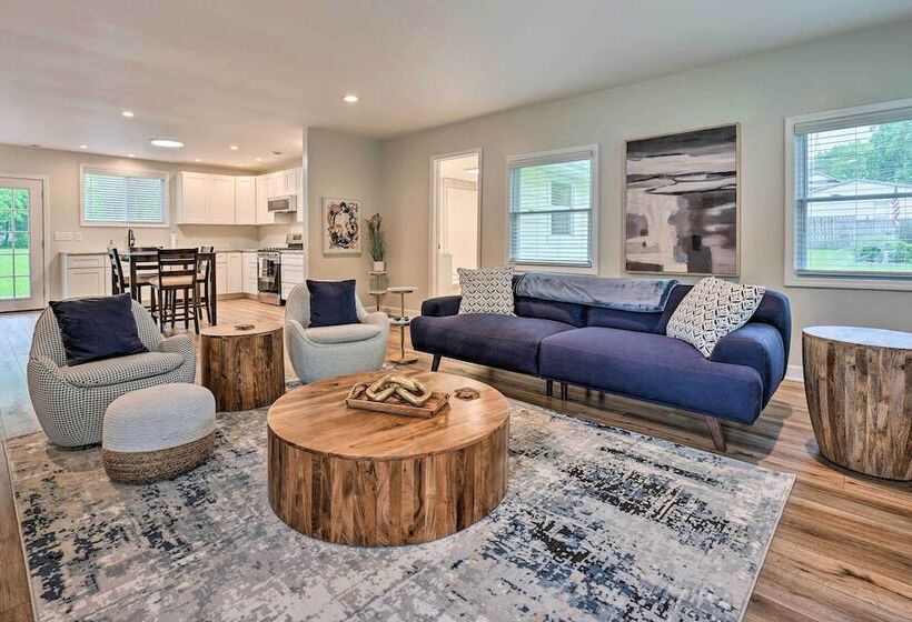 Chic Watervliet Digs Walk To Paw Paw Lake!