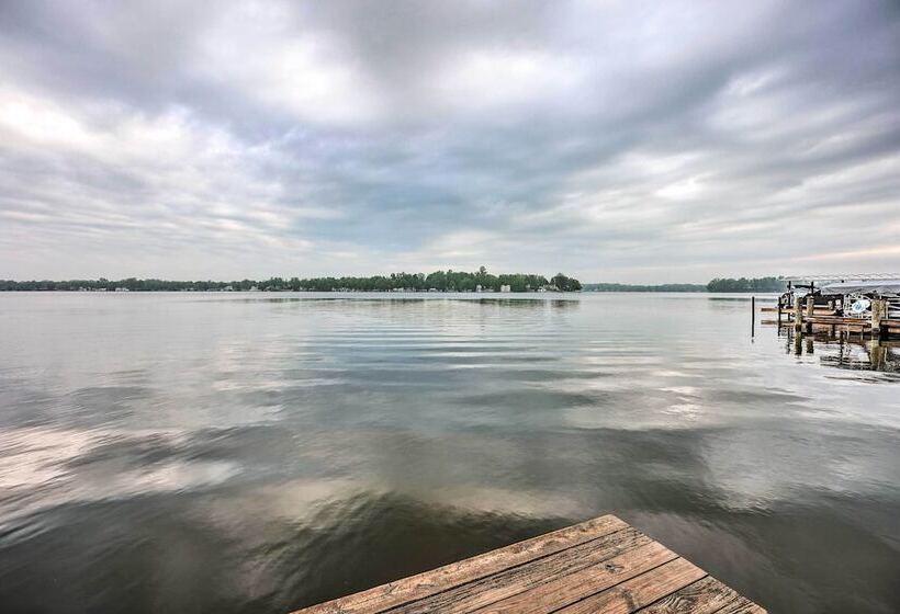 Chic Watervliet Digs Walk To Paw Paw Lake!