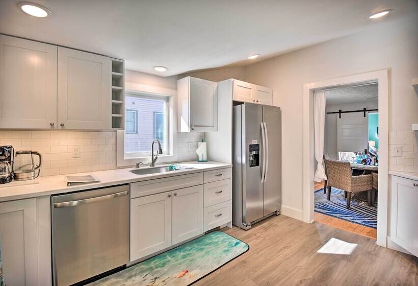 Chincoteague House W/ Enclosed Porch + Deck