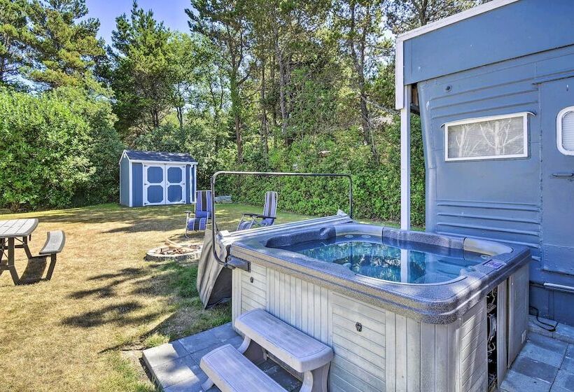 Coastal Pnw Gem W/ Hot Tub   Walk To Beach!