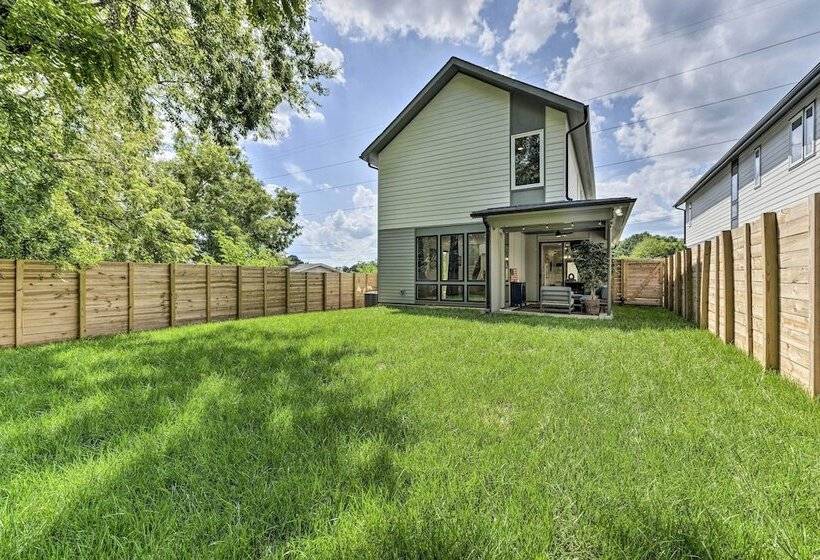 Modern Raleigh Home W/ Patio ~ 2 Mi To Downtown!