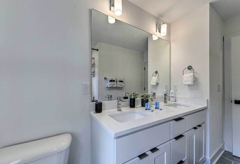 Modern Raleigh Home W/ Patio ~ 2 Mi To Downtown!