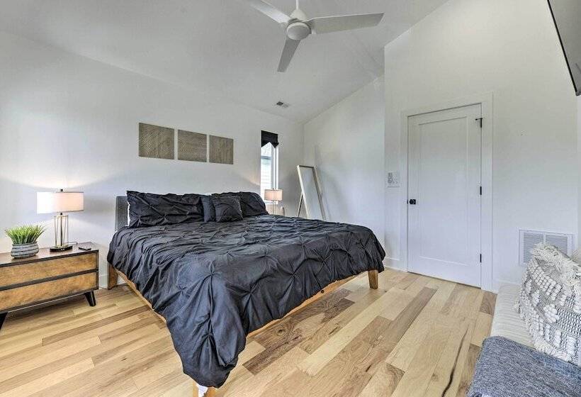 Modern Raleigh Home W/ Patio ~ 2 Mi To Downtown!