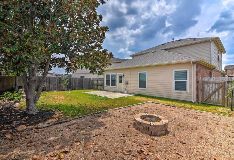 Spacious & Central Katy Retreat: 27 Mi To Houston!