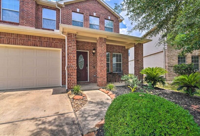 Spacious & Central Katy Retreat: 27 Mi To Houston!