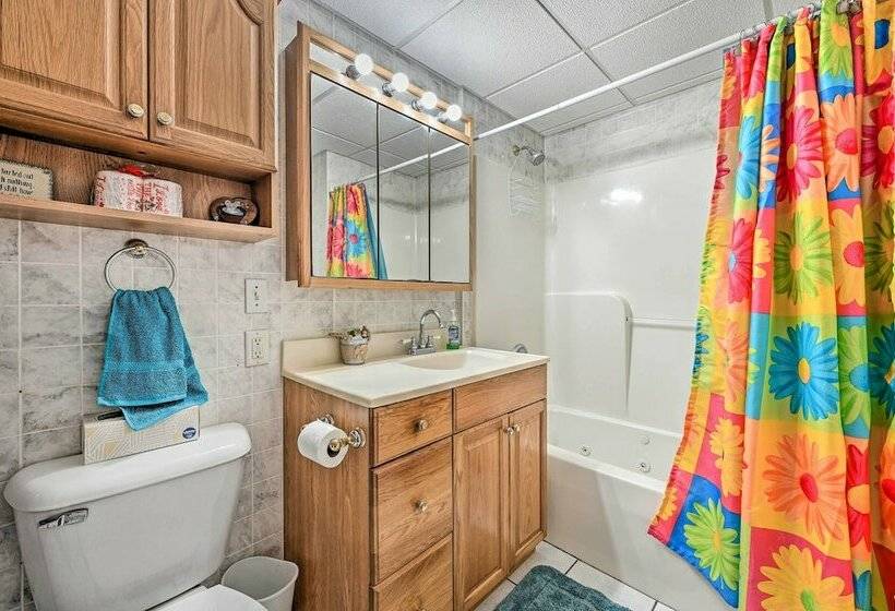 Cozy Arkdale Home W/ Fire Pit, Walk To Lake!