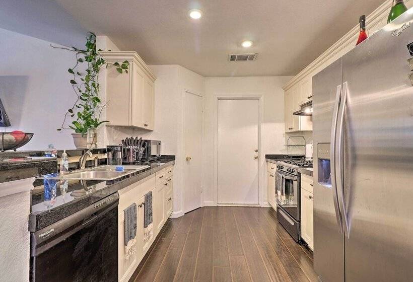 Cozy Austin Area Home W/ Yard, 20 Mi To Dtwn!