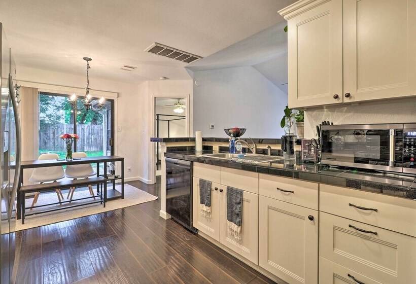 Cozy Austin Area Home W/ Yard, 20 Mi To Dtwn!