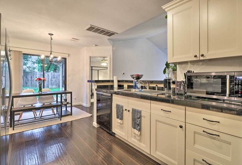 Cozy Austin Area Home W/ Yard, 20 Mi To Dtwn!