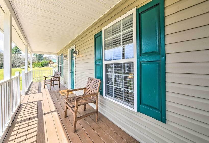 Cozy Bryson City Home W/ Fire Pit & Mtn Views!