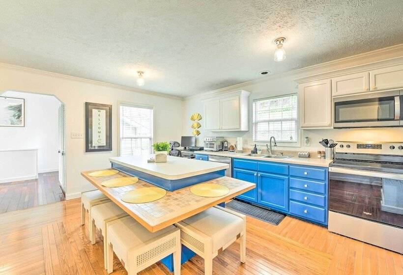 Cozy Bryson City Home W/ Fire Pit & Mtn Views!