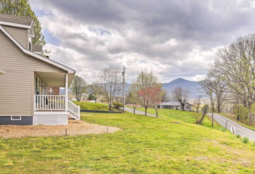 Cozy Bryson City Home W/ Fire Pit & Mtn Views!