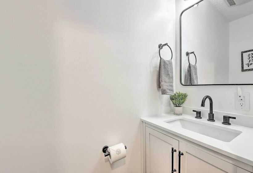 Cozy Bryson City Home W/ Fire Pit & Mtn Views!