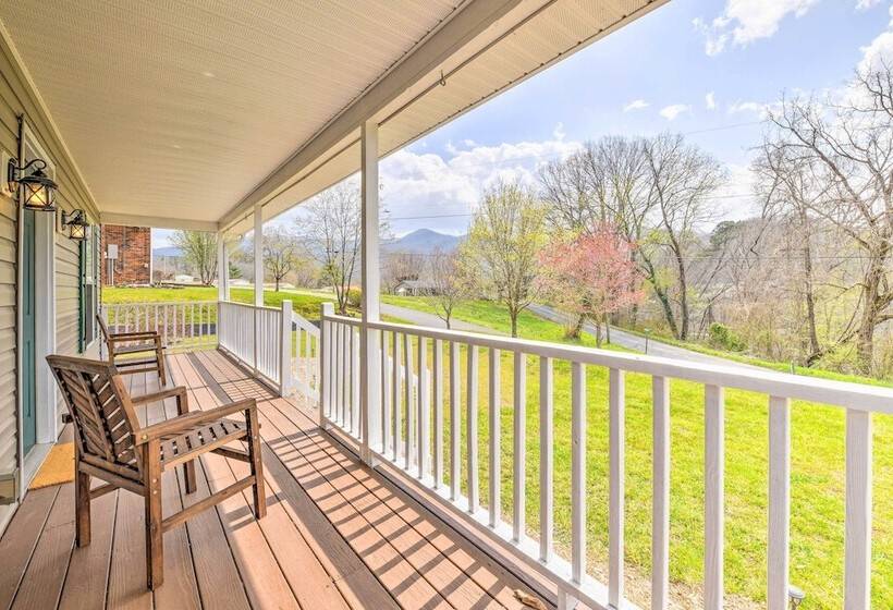 Cozy Bryson City Home W/ Fire Pit & Mtn Views!
