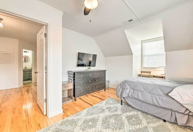 Cozy Bryson City Home W/ Fire Pit & Mtn Views!