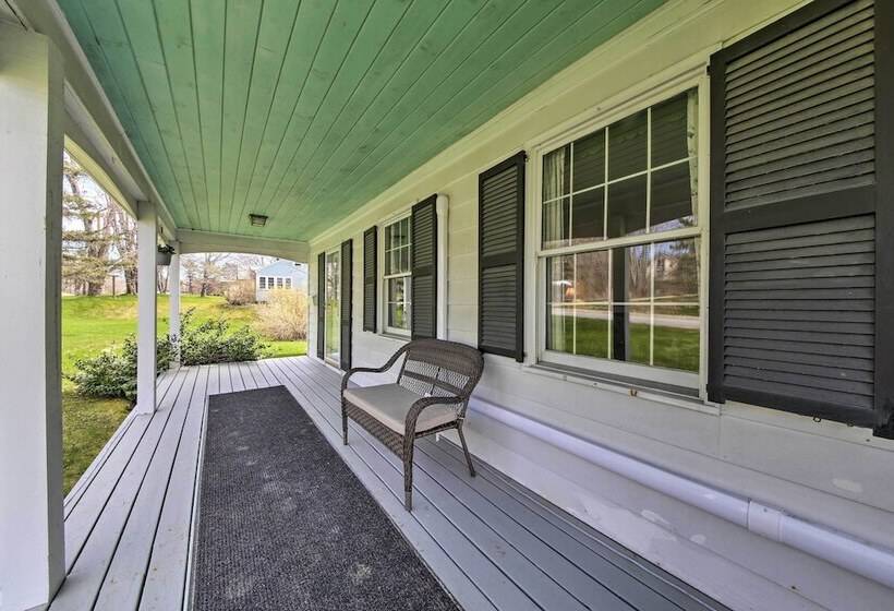 Cozy Colonial Home W/ Bay Access & Water View