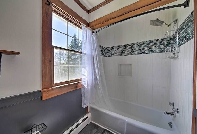 Cozy Colonial Home W/ Bay Access & Water View