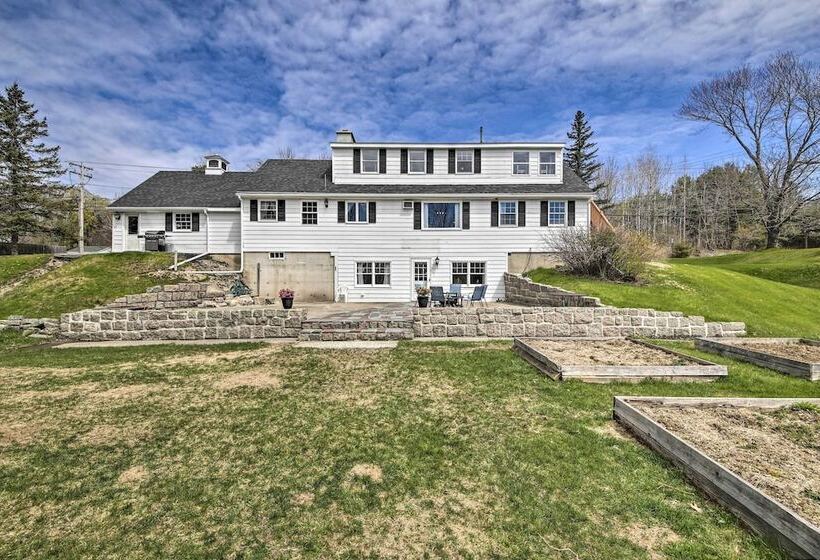 Cozy Colonial Home W/ Bay Access & Water View