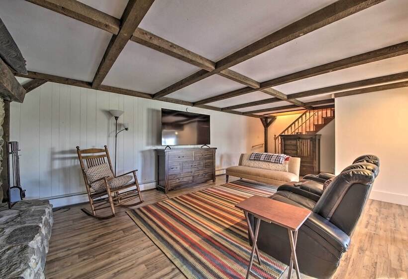 Cozy Colonial Home W/ Bay Access & Water View