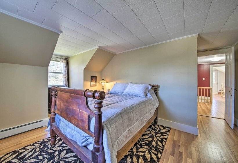 Cozy Colonial Home W/ Bay Access & Water View