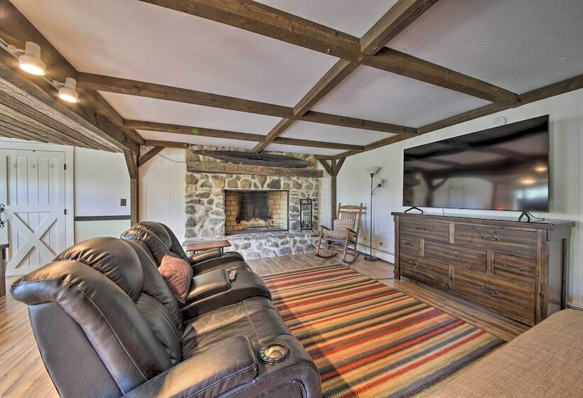 Cozy Colonial Home W/ Bay Access & Water View