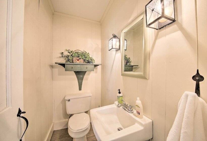 Cozy Colonial Home W/ Bay Access & Water View