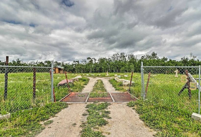 Cozy Duck Lake Cabin Near Glacier Natl Park!