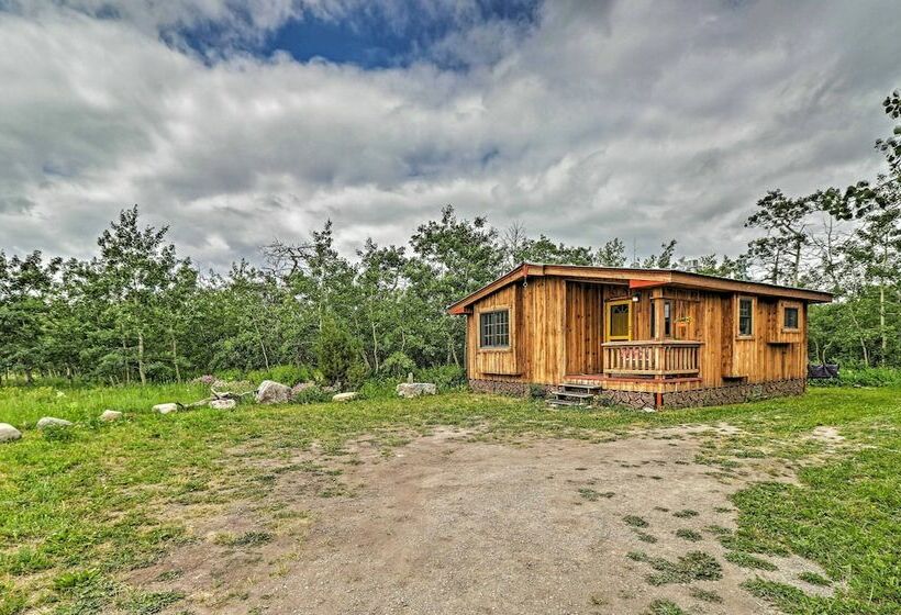 Cozy Duck Lake Cabin Near Glacier Natl Park!