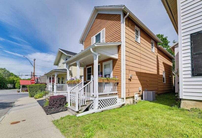 Cozy Finger Lakes Abode In Downtown Canandaigua!