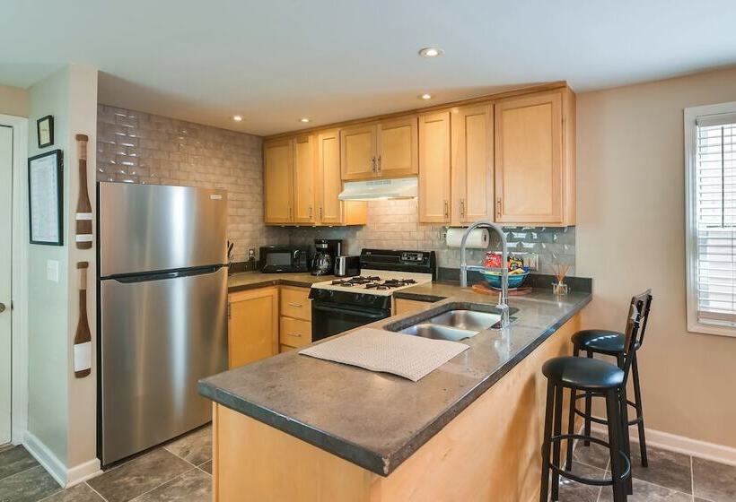 Cozy Finger Lakes Abode In Downtown Canandaigua!