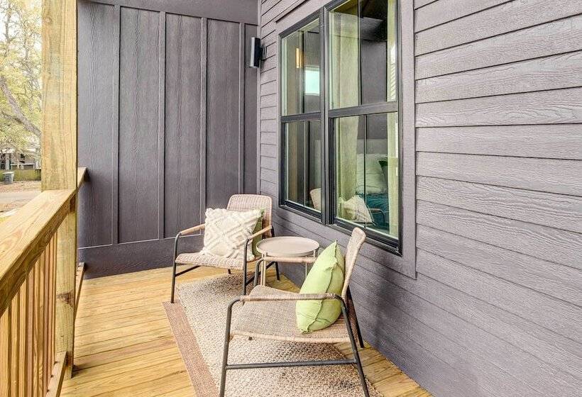 1 Mi To Historic Pleasure Pier: Home W/ Grill!