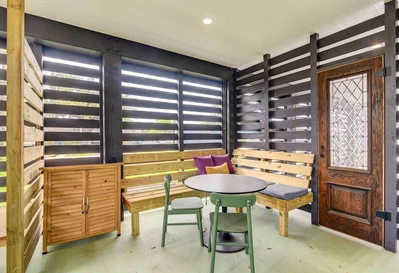 1 Mi To Historic Pleasure Pier: Home W/ Grill!