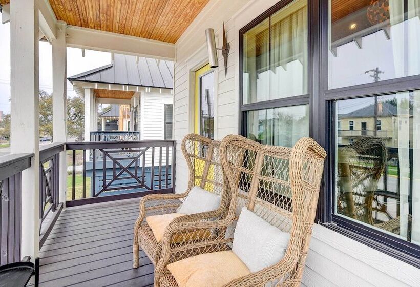 1 Mi To Historic Pleasure Pier: Home W/ Grill!