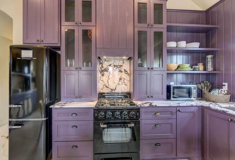 1 Mi To Historic Pleasure Pier: Home W/ Grill!