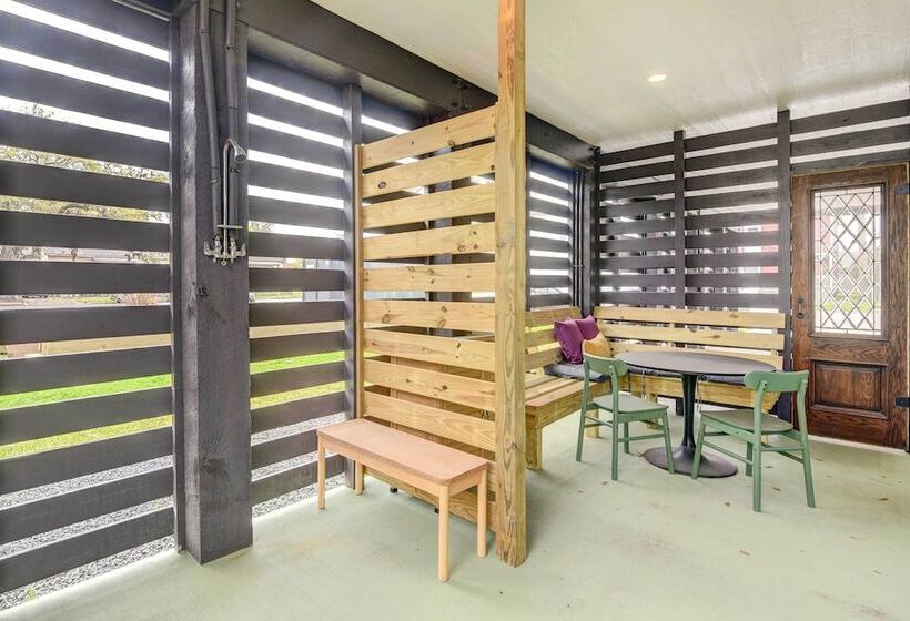 1 Mi To Historic Pleasure Pier: Home W/ Grill!