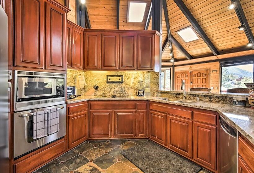 Cozy Grand Woodland Cabin W/ Mountain Views